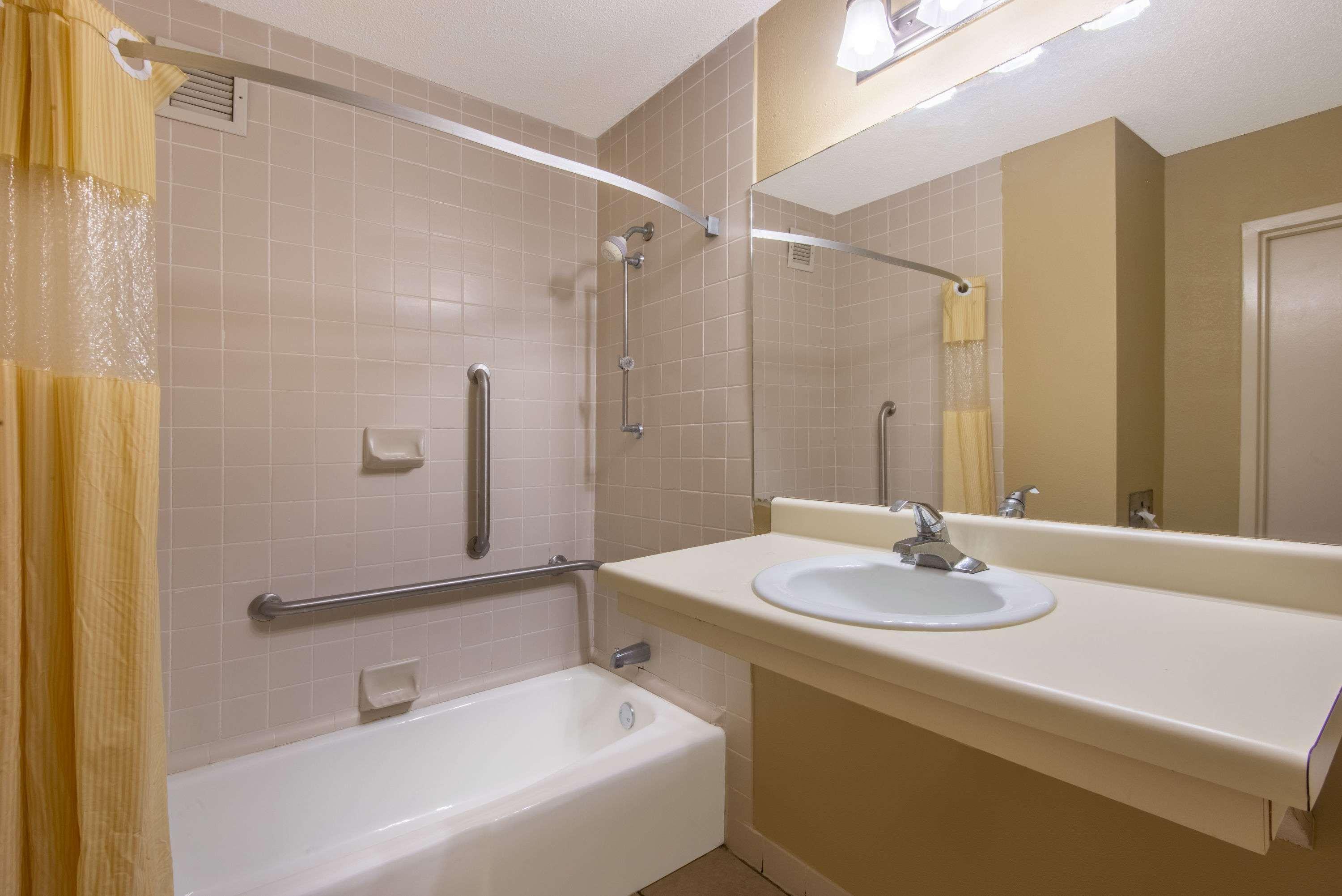 Days Inn By Wyndham Clanton Al Zewnętrze zdjęcie