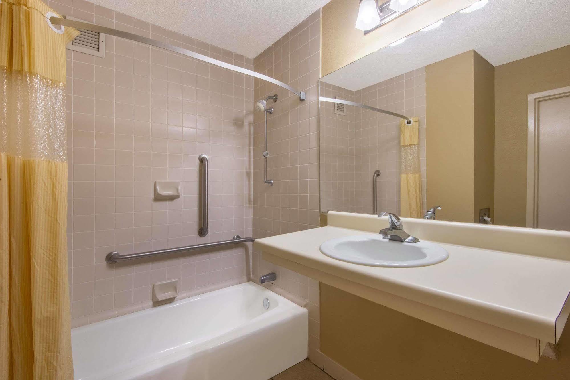 Days Inn By Wyndham Clanton Al Zewnętrze zdjęcie